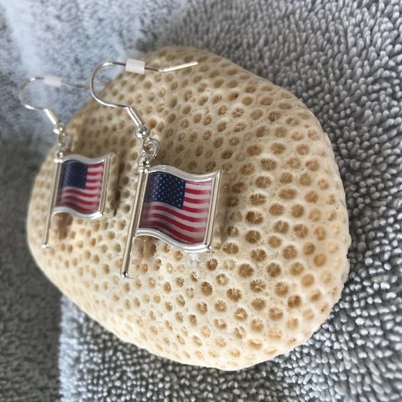 American Flag Earrings Patriotic Labor Day  July 4th Veterans Memorial P… - Picture 8 of 11